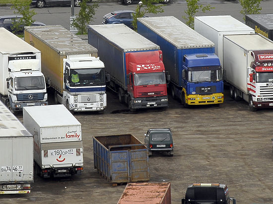 Жаловаться на нарушения ПДД со стороны грузовиков все чаще стали москвичи в последнее время