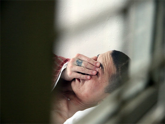 Проведет девять лет и восемь месяцев в колонии строгого режима 44-летний житель Туймазов Азат Азметов, зарезавший свою 42-летнюю супругу и расчленивший ее тело