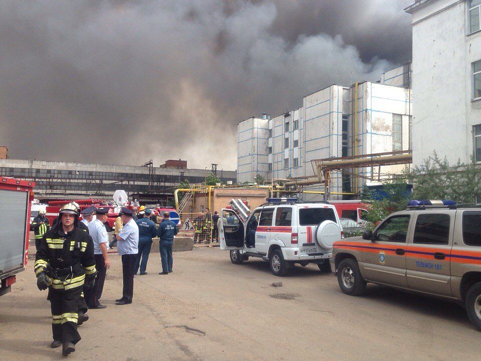 Пожар на заводе ЗИЛ: новые кадры с места происшествия