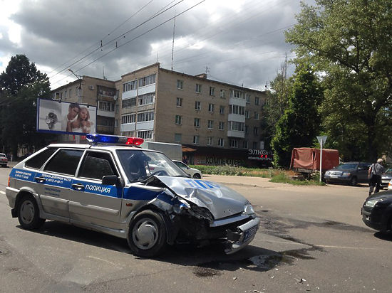 В Смоленске произошла авария с участием автомобиля ДПС