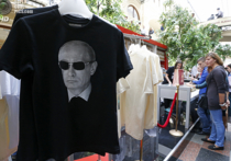 Почетного консула Украины в Турции уволили из-за футболки с Путиным