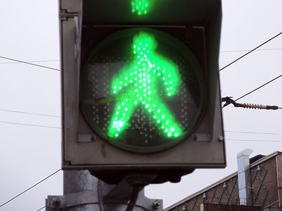 Люди пострадали, ожидая зеленого сигнала светофора