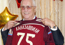 Легендарному футболисту Анзору Кавазашвили 75 лет