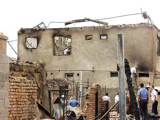 Во время спецоперации в Бишкеке погибли четверо террористов и сгорели несколько домов