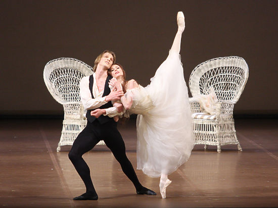 Эдвин Ревазов — премьер Гамбургского балета: «Не знаю, восхищаются ли мной поклонники, может, ругают между собой… Но ждут…»
