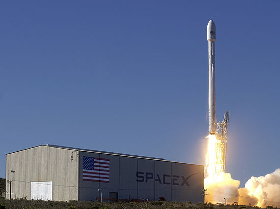 Компания SpaceX приостановила полеты до сентября