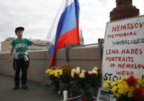 «Народный мемориал» на месте гибели Немцова снова разрушен