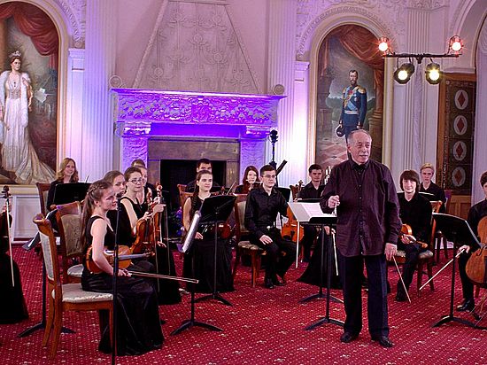 Оживление музыкой: В Ливадийском дворце оркестр исполнил произведения Романовых