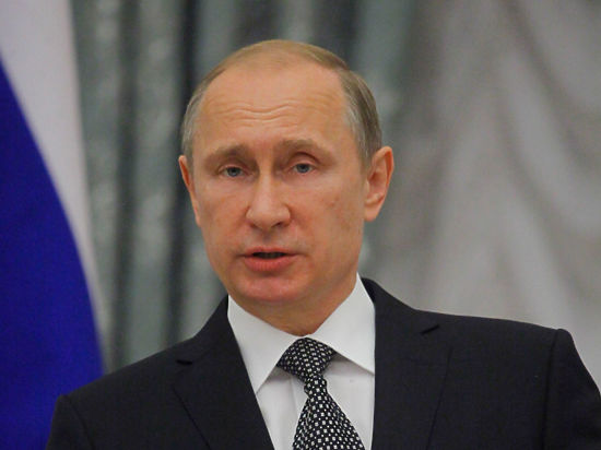 Владимиру Путину во Владимирском соборе подарили образ святого Владимира