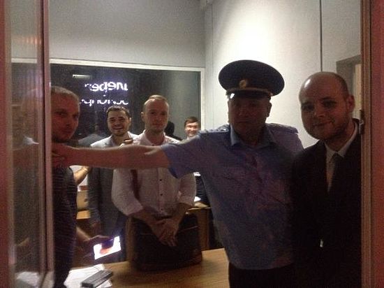 Леонид Волков, Егор Савин и Сергей Бойко доставлены в первое отделение полиции Новосибирска
