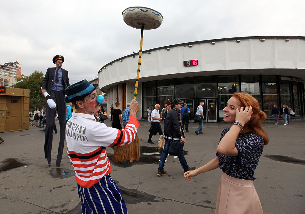 Утренний цирк ворвался в город: представление МК и артистов Росгосцирка
