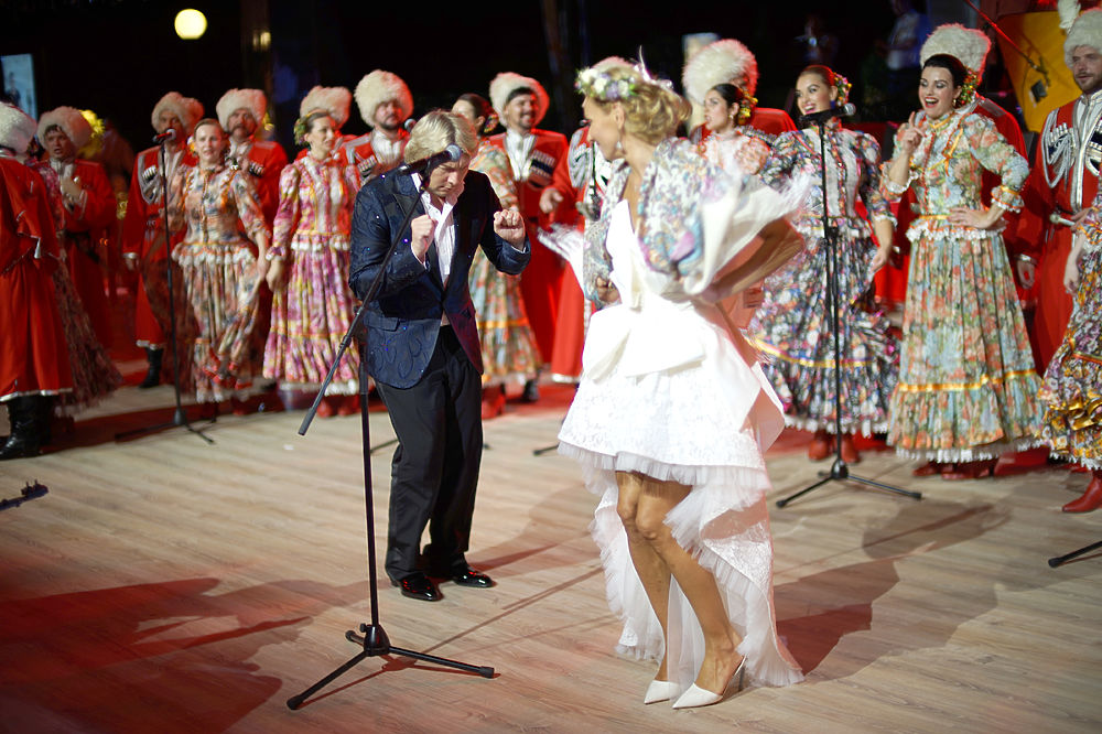 Опубликованы новые потрясающие фото со свадьбы Навки и Пескова