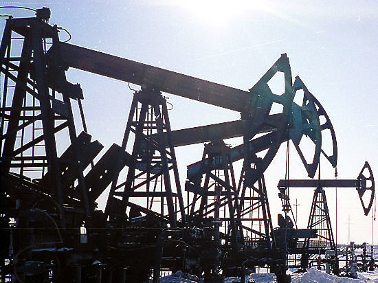 Нефтяные котировки поднимаются в рамках коррекции во вторник после стремительного снижения накануне