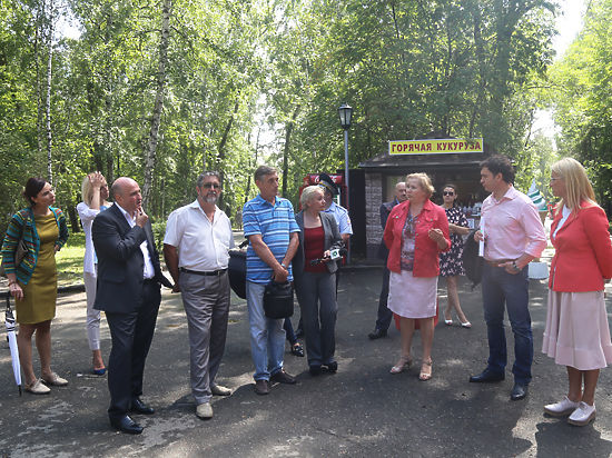 Рабочая группа по разработке современных стандартов комфортной городской среды провела выездное совещание в парках Новосибирска