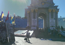 В Киеве жарко: митинг по банковским долгам проходит при 30 градусах