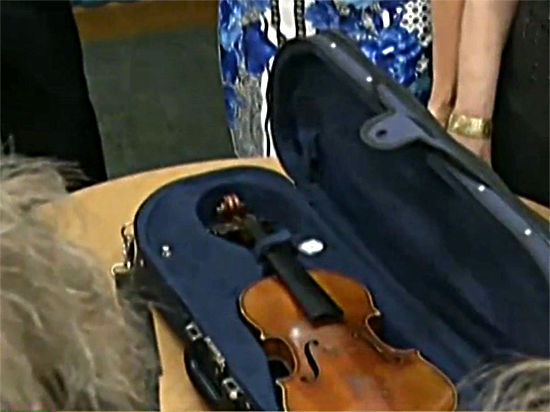 Дети владельца, не дожившего до этого дня, выставят инструмент на аукцион и передадут в руки только музыканту