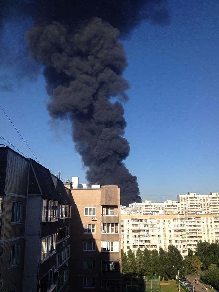 Пожар в московском вчера. Пожар в Марьино 30.07.2021. Пожар в Марьино сейчас. Пожар в Марьино вчера. Пожар в Москве сейчас 1 час.