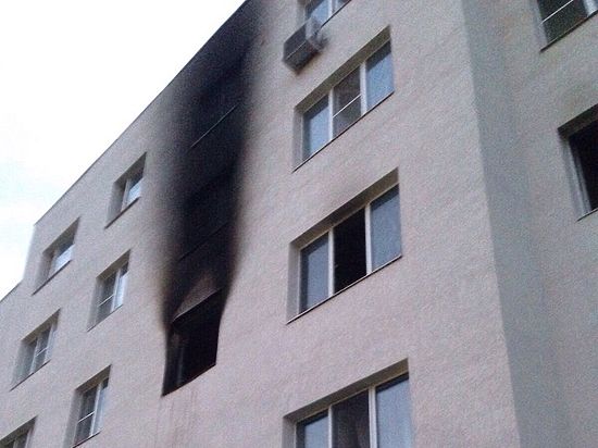 Спасатели пока не могут назвать даже примерную причину возгорания в квартире
