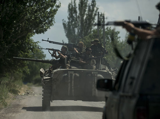 Киев пообещал ввести военное положение и усилил обстрелы ДНР и ЛНР