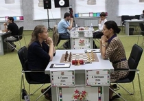 В чемпионатах России по шахматам прошло 6 туров