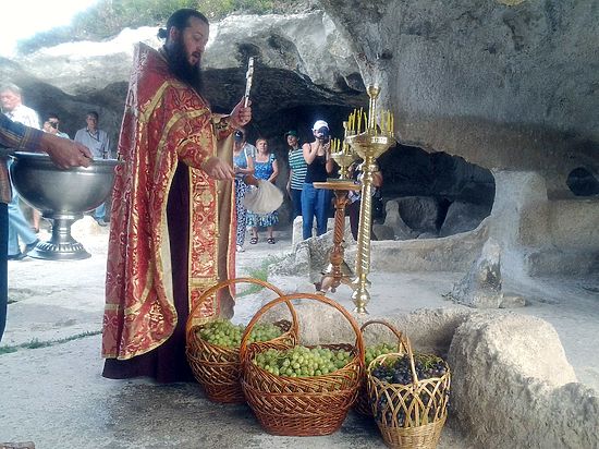 В пещерном городе Эски-Кермен прошел этап фестиваля «Золотая гроздь винограда-2015» 