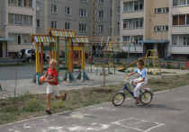 В Челябинских дворах  заасфальтируют тротуары и установят детские площадки