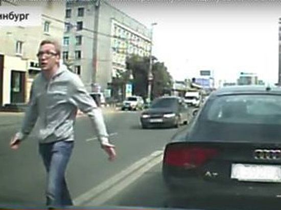 Прокурорский сынок оскандалился на дороге. «Автохам» на Audi A7 создал аварийную ситуацию и напал на беременную женщину
