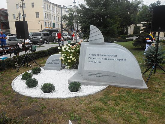 Во Владивостоке появился памятник дружбы России и Кореи 