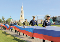 Российский флаг прибыл на свою историческую родину