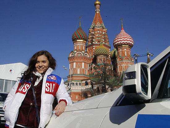 Олимпийская чемпионка показалась журналистам на льду