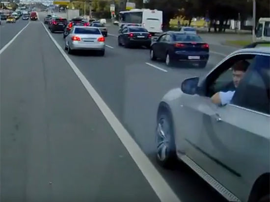 Водителя иномарки не тронуло, что скорая ехала на выезд к ребенку