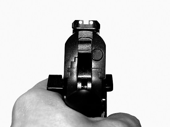 По версии следствия, это связано с кадровой политикой министерства