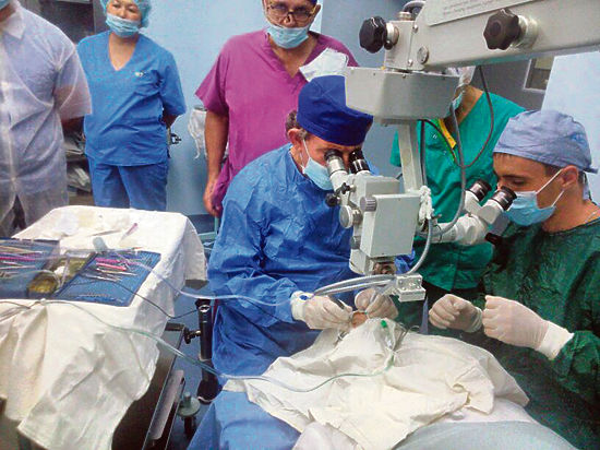 Врачи-офтальмологи из Израиля провели 90 операций 