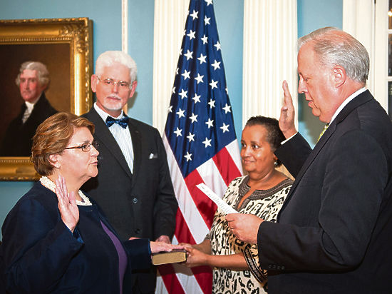 Церемония приведения к присяге посла США в КР Шейлы Гуолтни прошла 20 августа в Вашингтоне