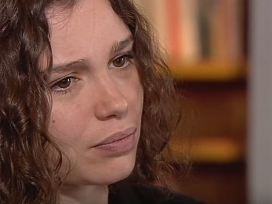 Она считает, что правительство РФ косвенно виновато в смерти её отца