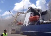 Траулер со 125 тоннами дизтоплива на борту полыхает в Совгавани