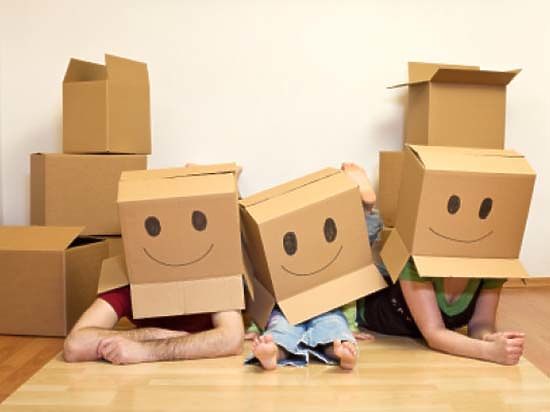 Не так часто семья переезжает с места на место, поэтому, как правило, у потребителей не слишком много опыта в организации переезда