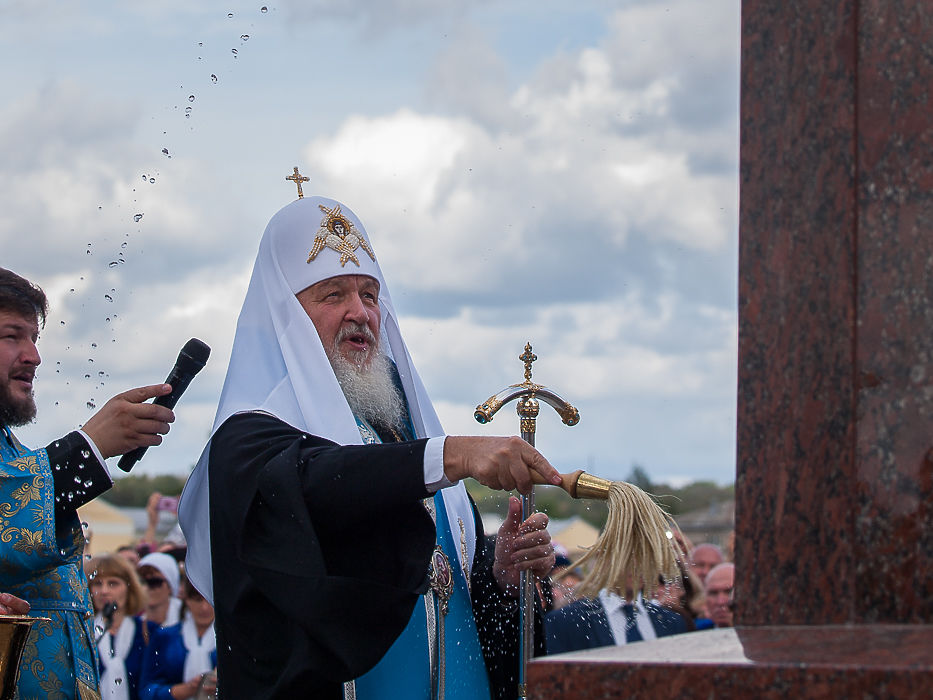 Патриарх Кирилл открыл памятник князю Владимиру 