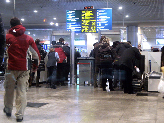 Пассажиры заполнили соцсети фотографиями и видео из аэропорта