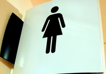 Американских шпионов пачками ловят в женской одежде в туалетах Москвы