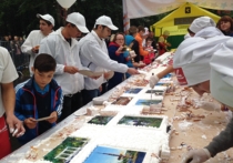 В Химках на День города испекли торт-рекордсмен весом 3 тонны