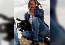 Ультраправую венгерскую журналистку уволили с телеканала за избиение беженцев