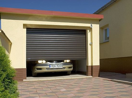 Рольставни на страже интересов автовладельца