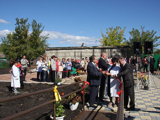 Жители посёлка Усть-Мана получили новый фельдшерско-акушерский пункт