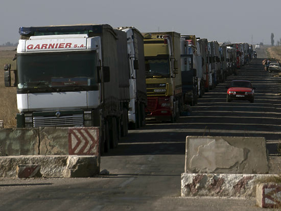 Границу с Россией не могут пересечь несколько сотен грузовиков