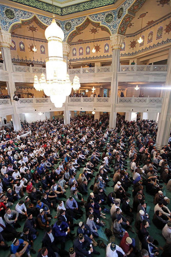 Тысячи мусульман отметили Курбан-байрам в Москве