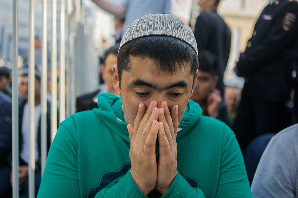 Мусульмане празднуют Курбан-байрам на территории Соборной мечети