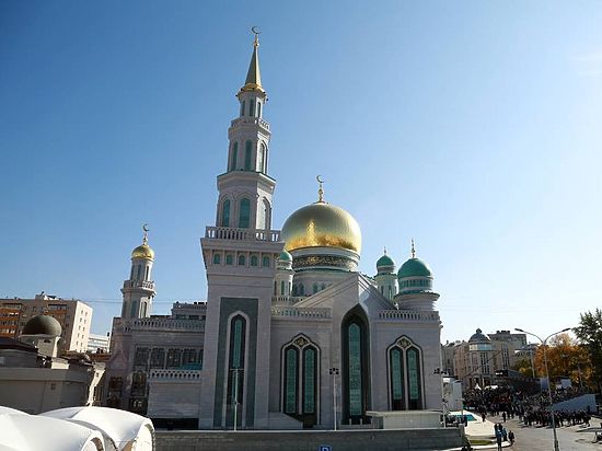 23 сентября, в преддверии праздника Курбан-байрам, в Москве после десяти лет масштабной реконструкции открылась Соборная  мечеть.
