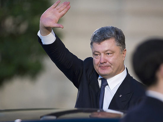 План выборов в Донбассе, который ему снова предложили в Париже, сделает президента Украины изгоем в своей стране