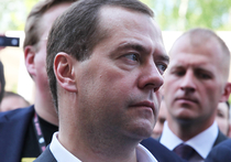 Вслед за санкционкой: Медведев разрешил уничтожать конфискованный алкоголь